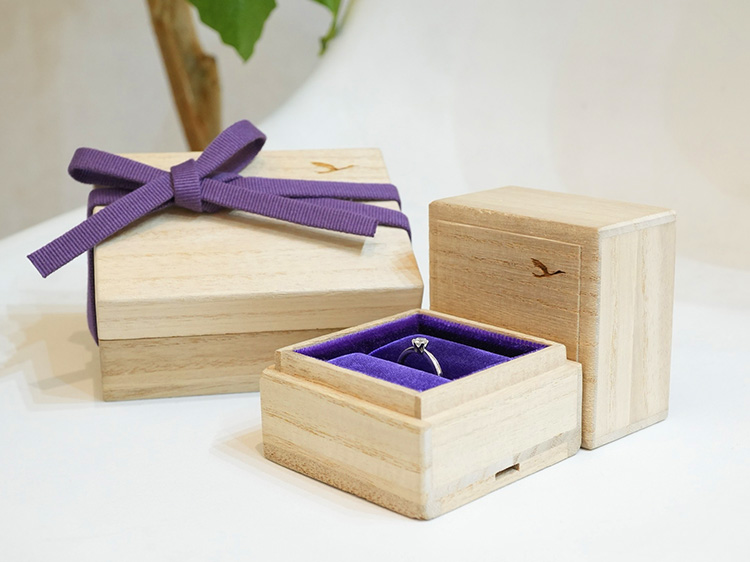 結婚指輪の木箱のケース