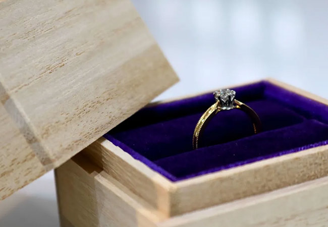 鶴(mikoto)の婚約指輪の木箱（桐箱）