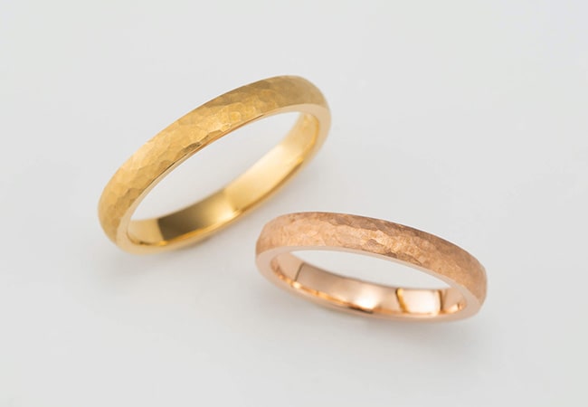鎚目（つちめ）のゴールド結婚指輪