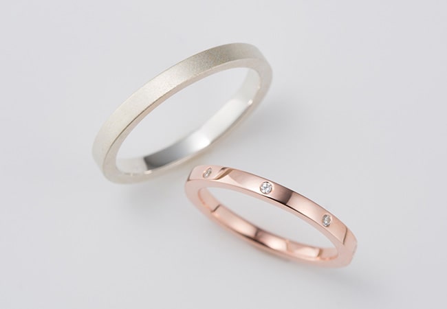 ダイヤモンドをあしらったデザインの結婚指輪