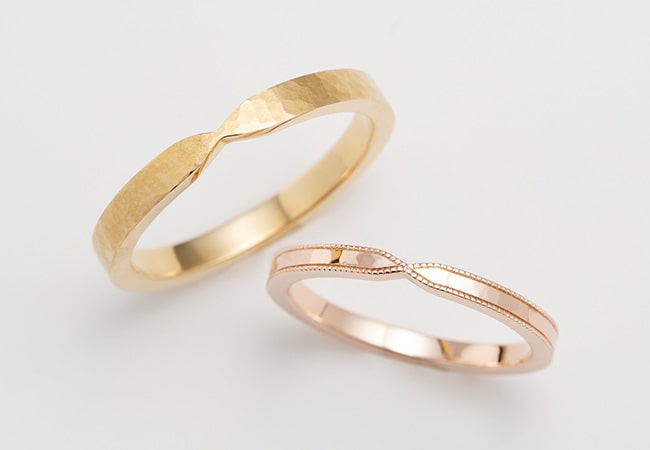 リボンデザインの結婚指輪