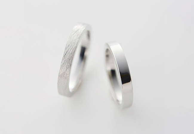 平打ちデザインのプラチナ結婚指輪