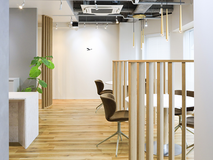 鶴の新宿アトリエの接客スペース2