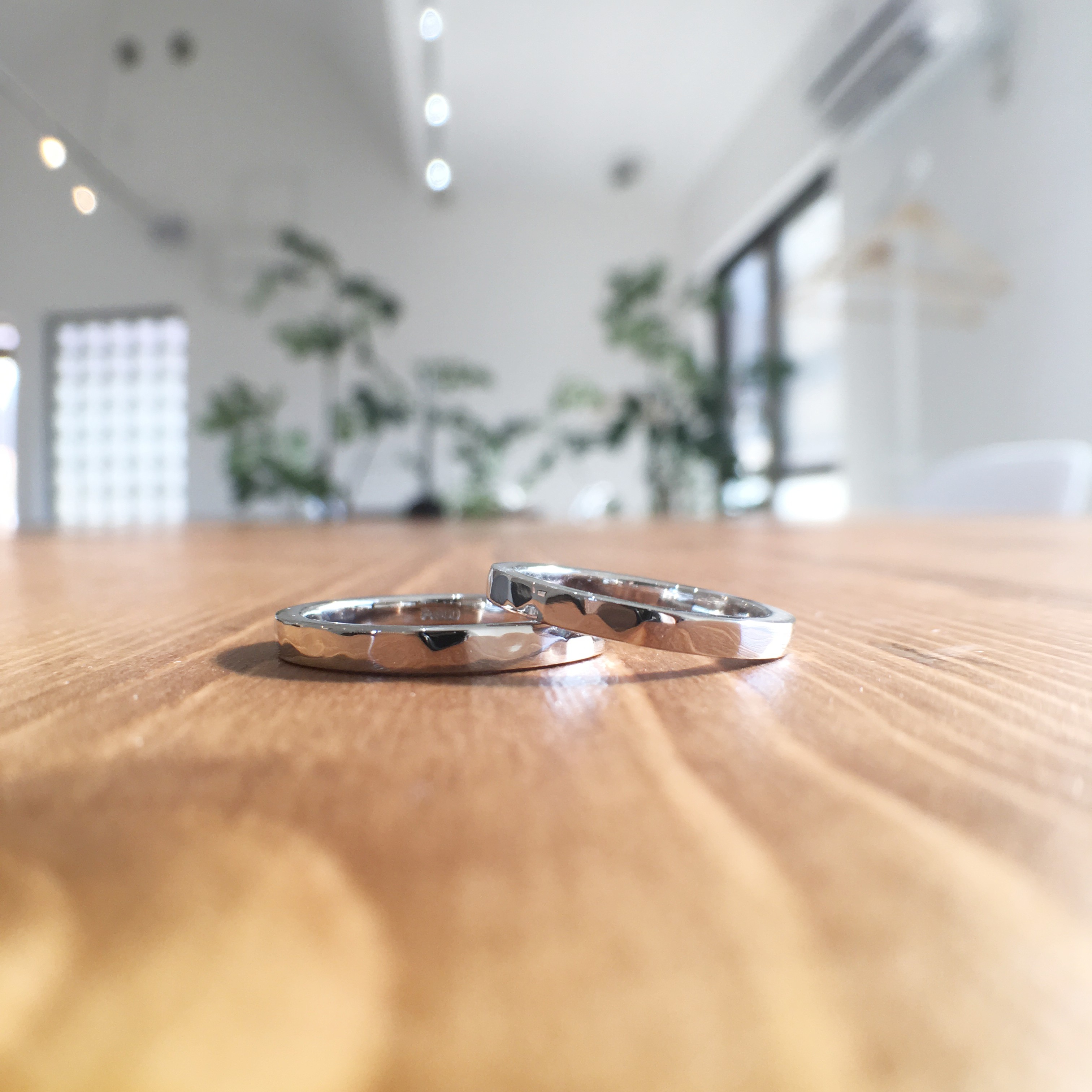 鎚目のプラチナの結婚指輪