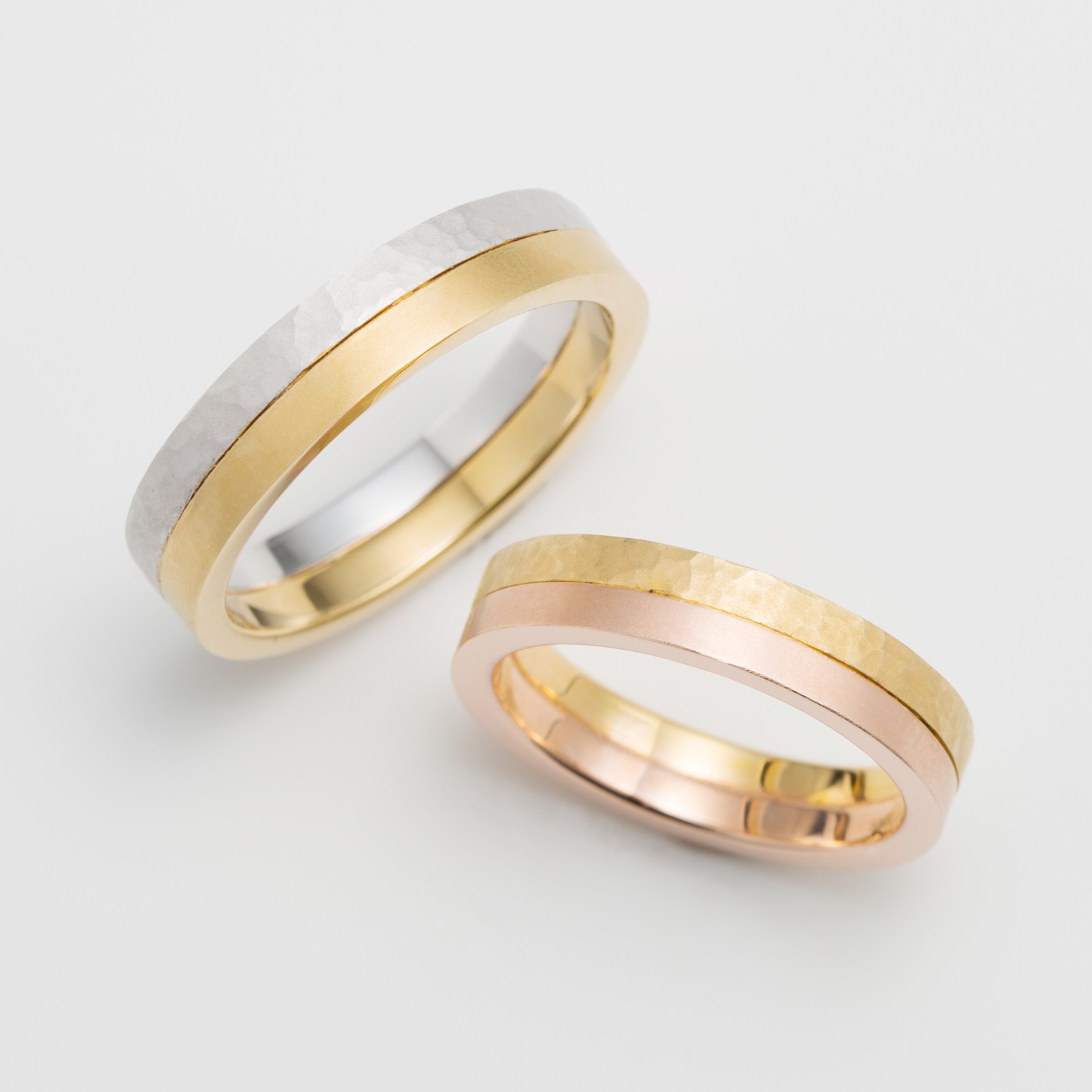 ２つリングを組み合わせた極太の結婚指輪