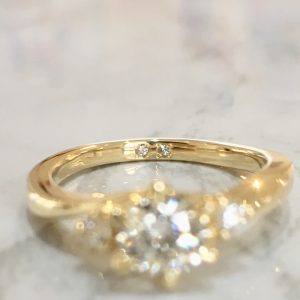 ゴールド 婚約指輪