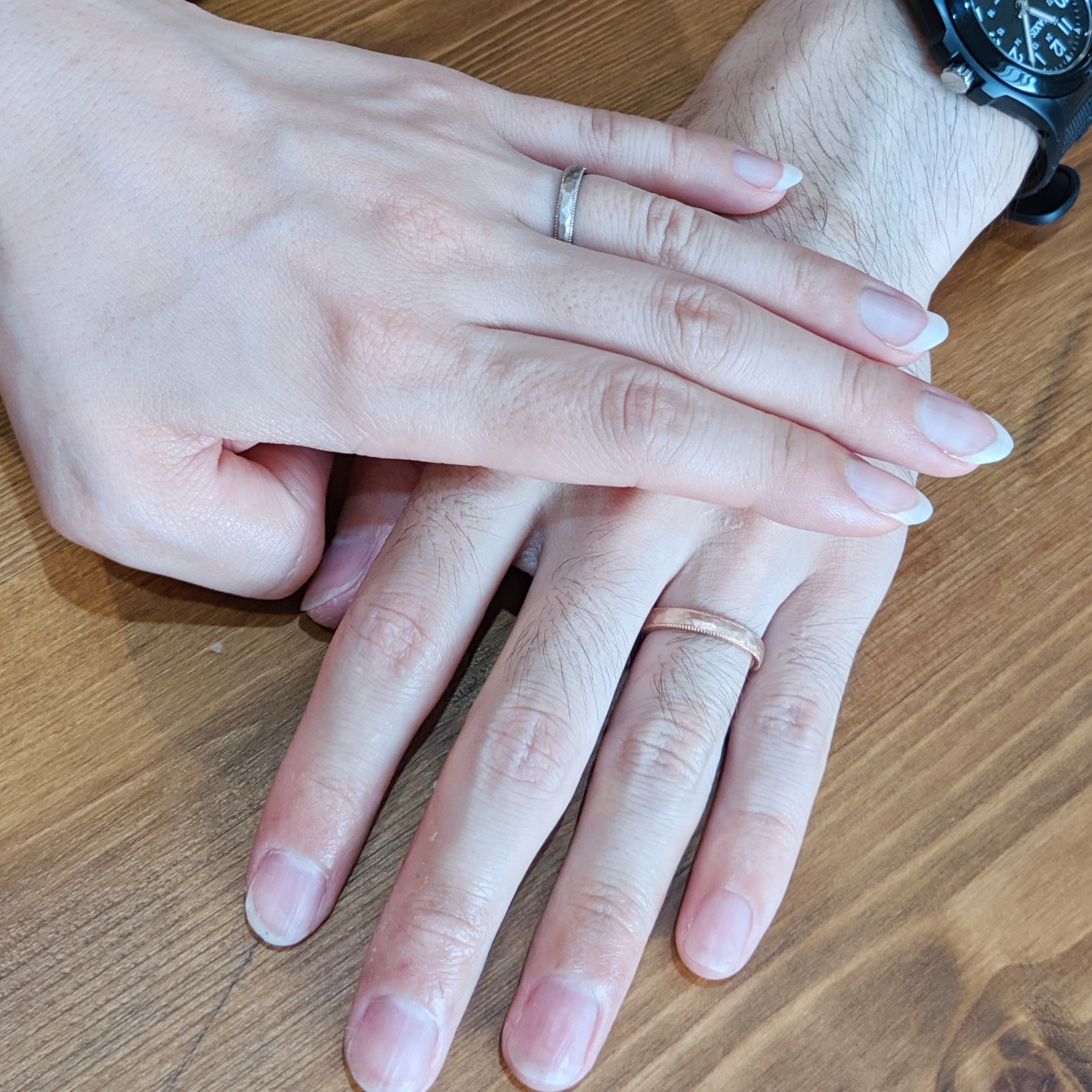 お客様 結婚指輪 手