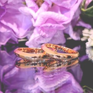 U字デザインの結婚指輪