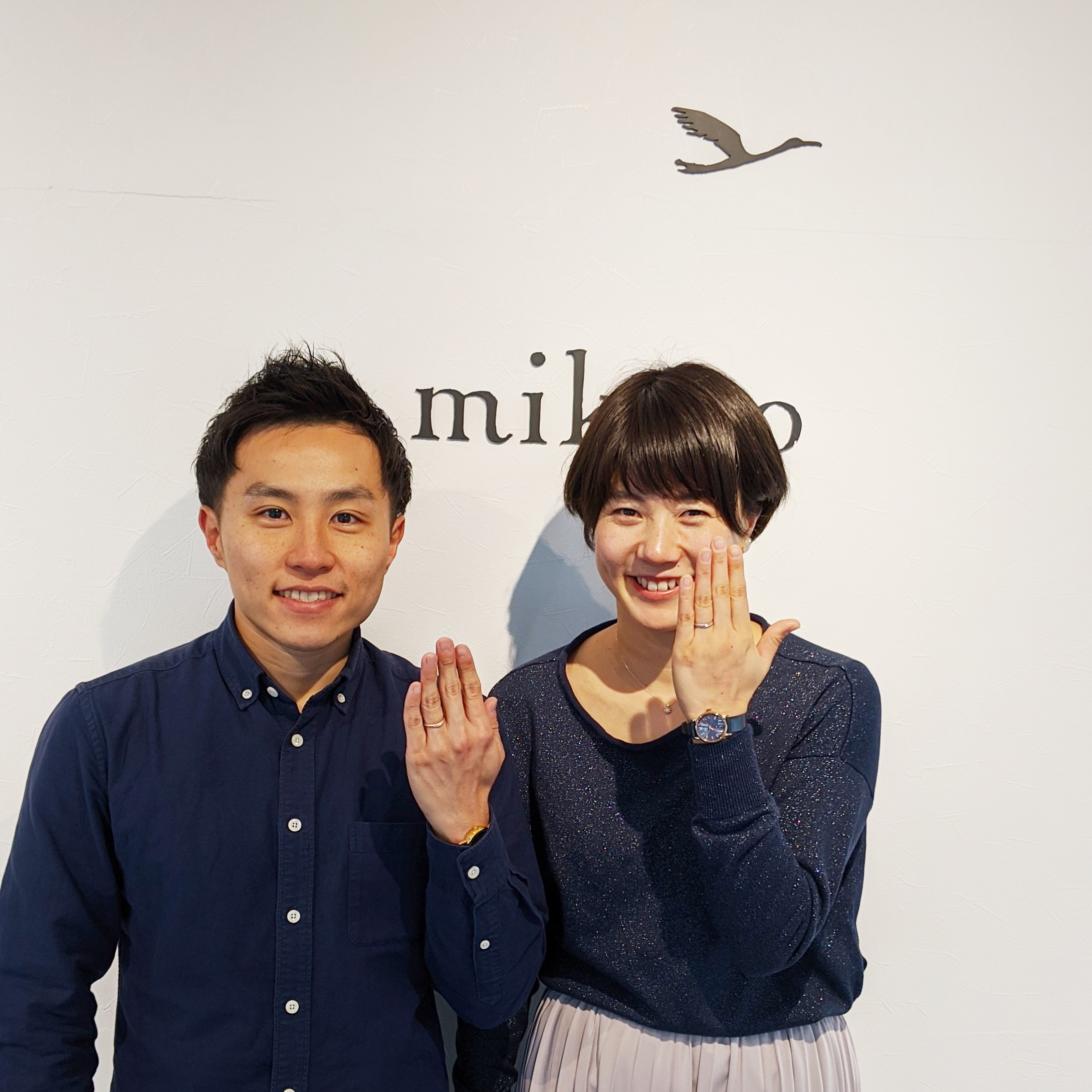 結婚指輪を着けたお客様の写真