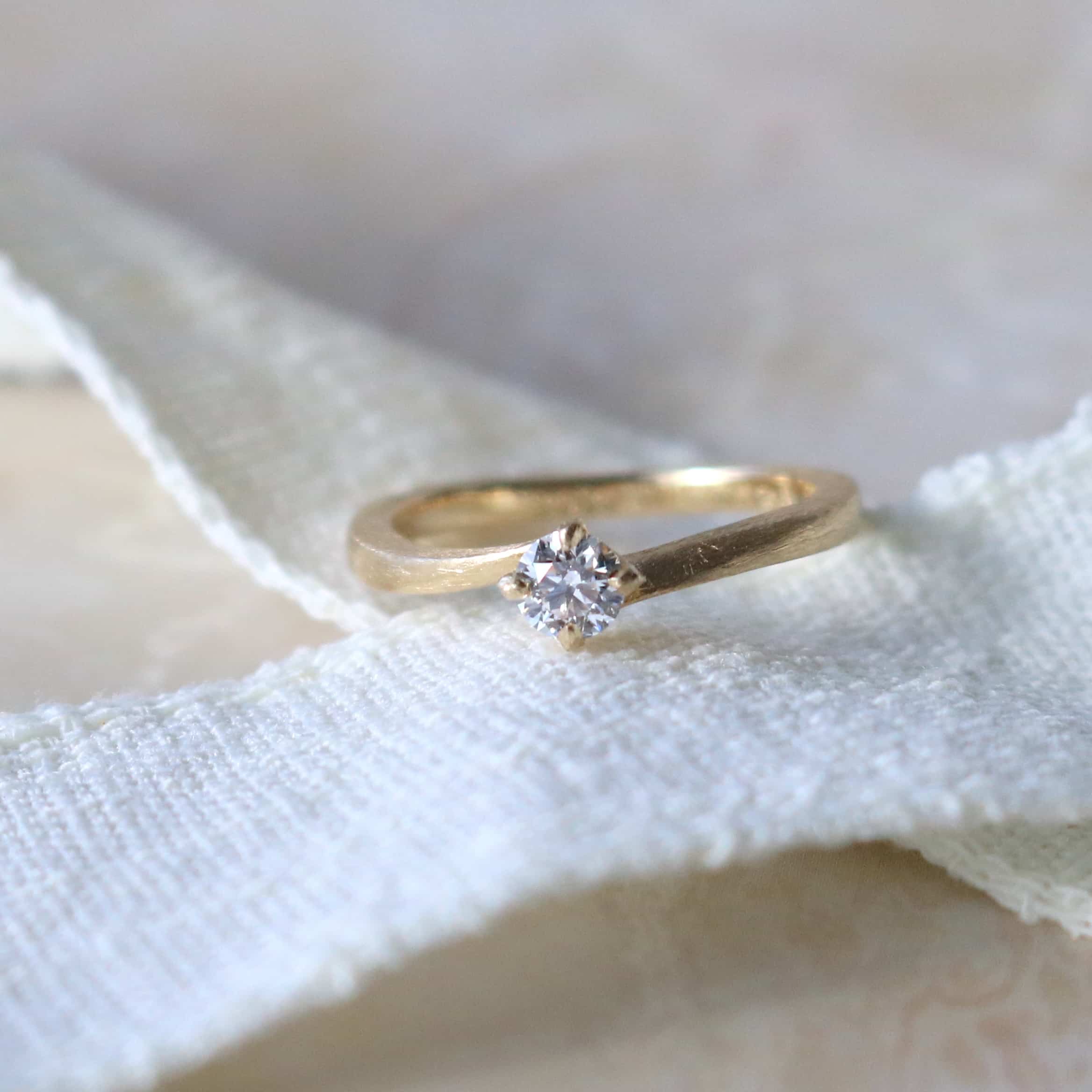 アンティーク調の婚約指輪