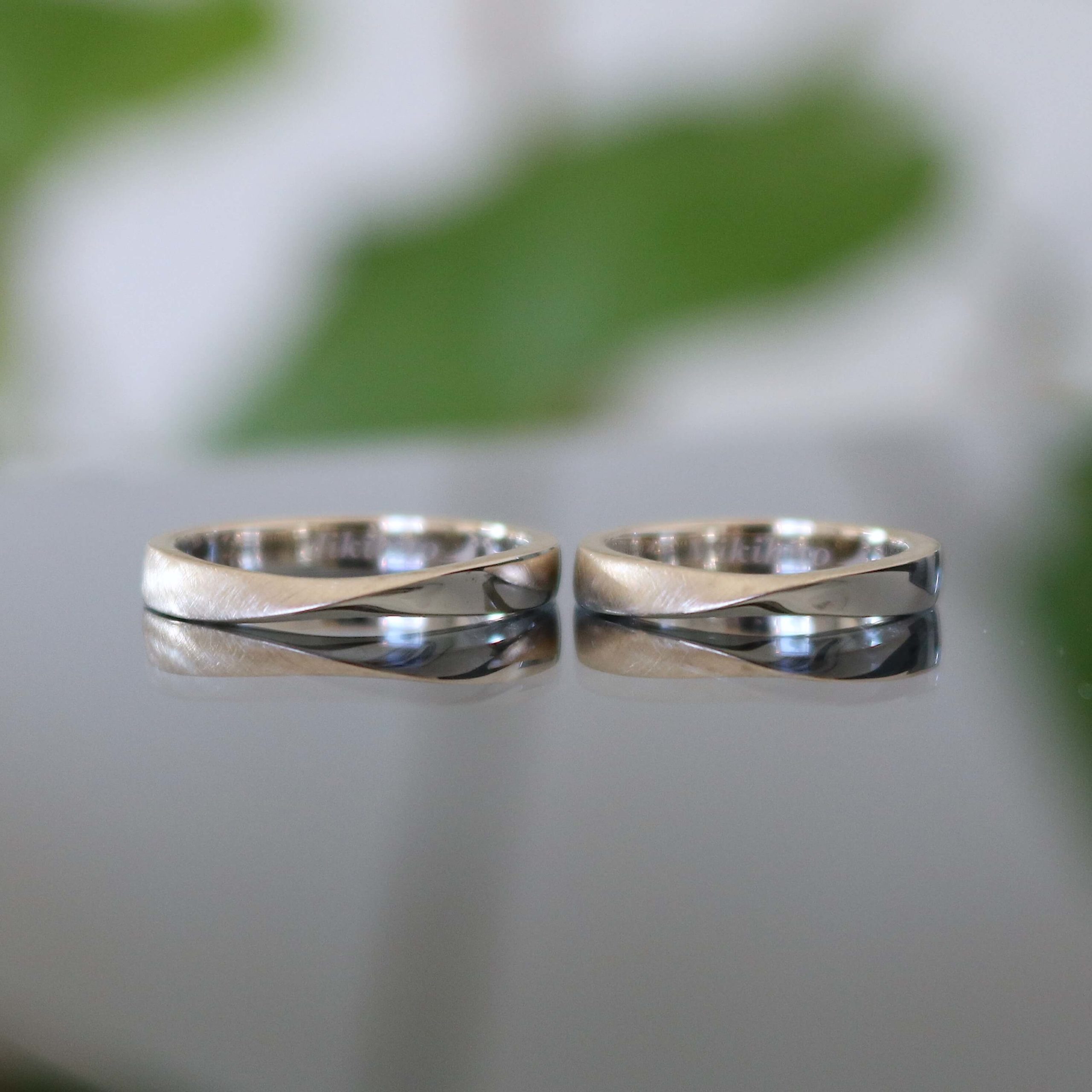リボンデザインの結婚指輪