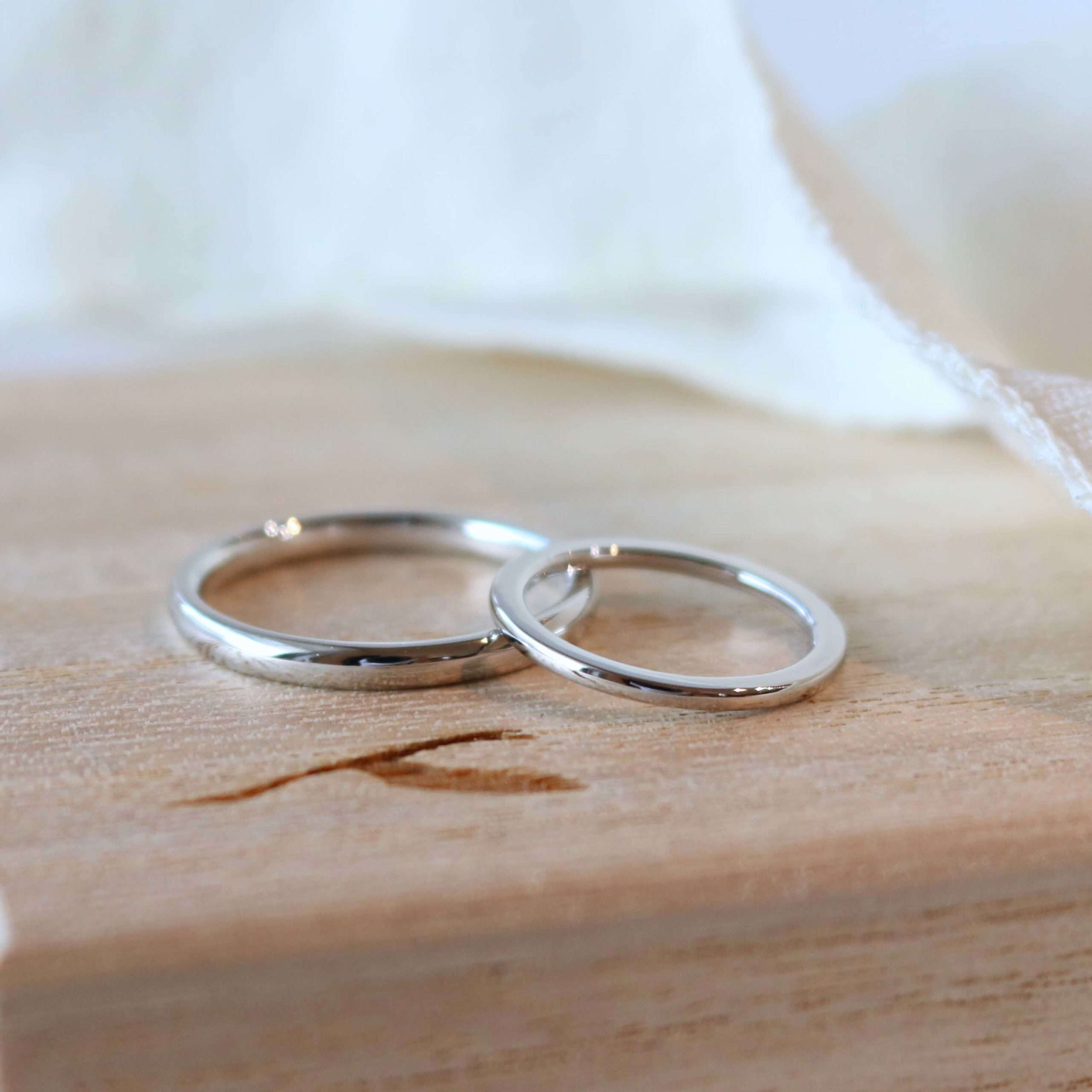 鍛造のプラチナ結婚指輪