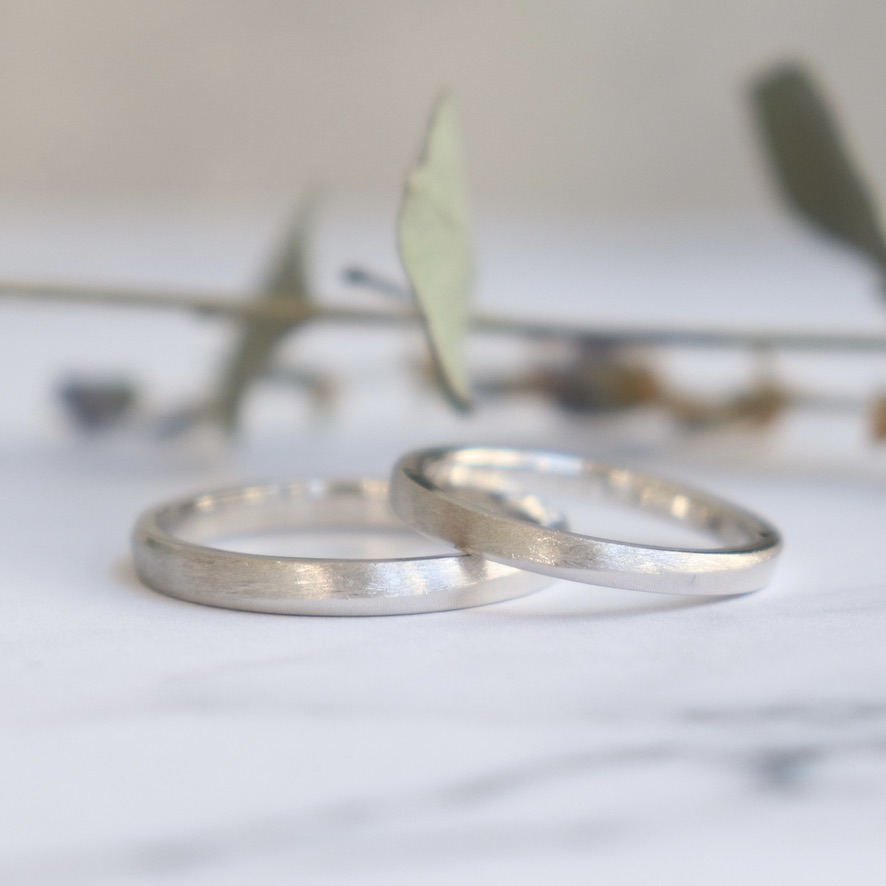 ラインが美しいシンプルなプラチナの結婚指輪