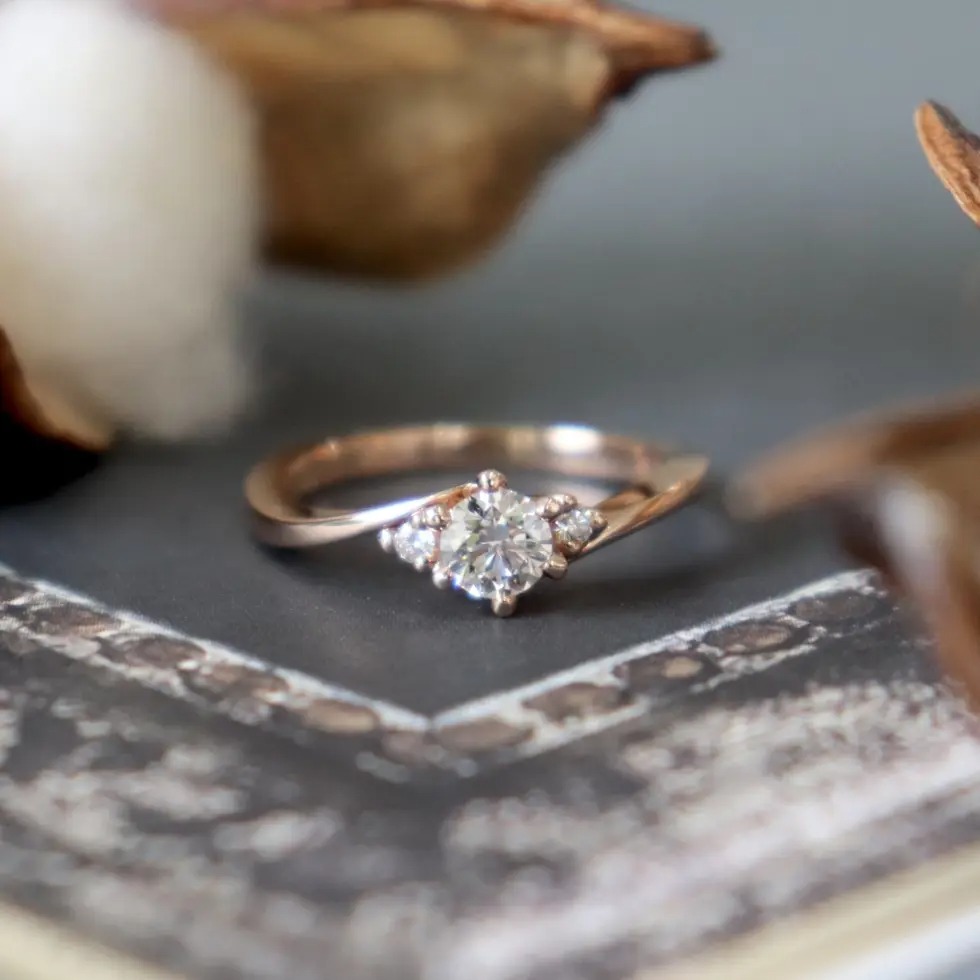 男性が選んだダイヤモンドで作るピンクゴールドの婚約指輪