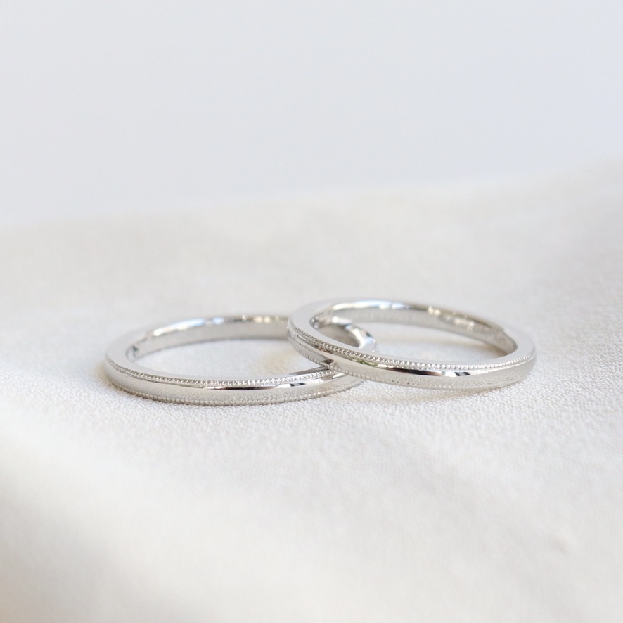 ミルグレインを施したプラチナの結婚指輪