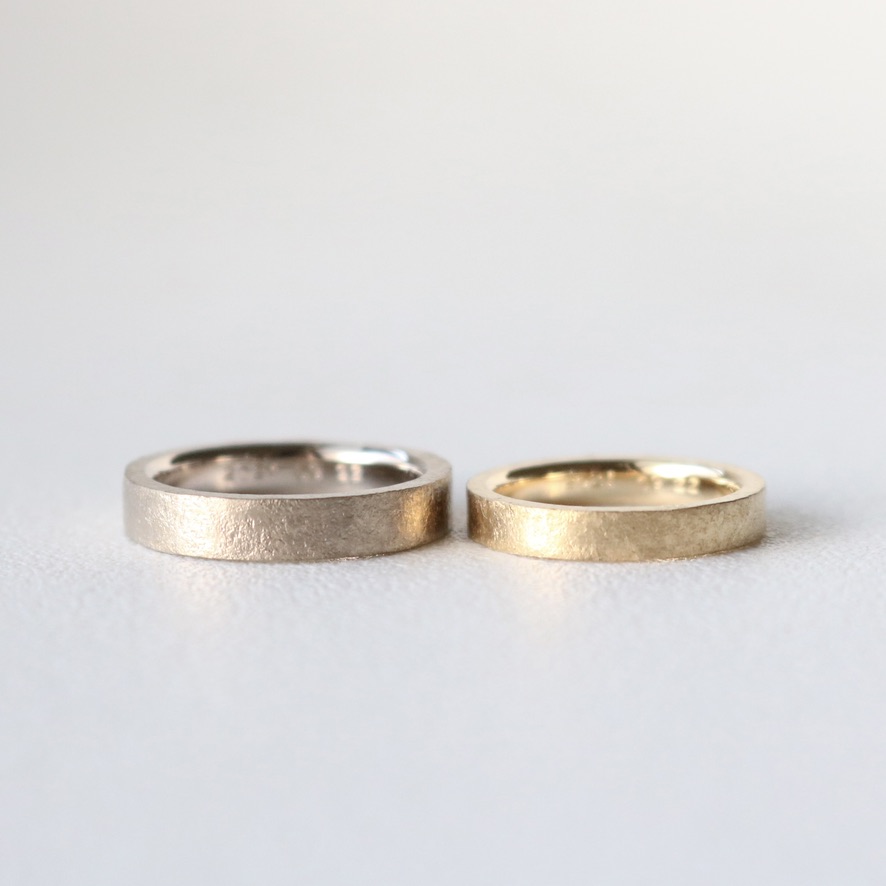 ゴールドのアンティーク調の結婚指輪