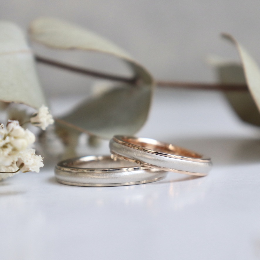２色を組み合わせたストレートの結婚指輪