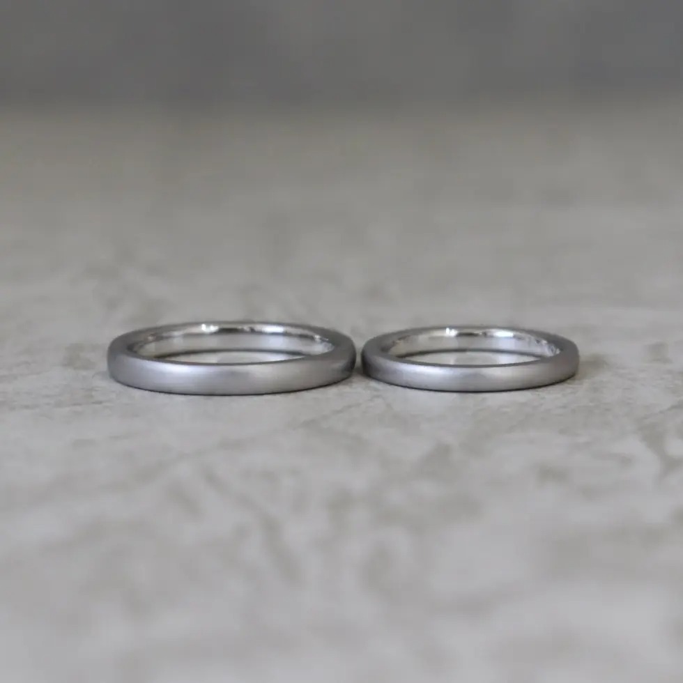 シンプルさを大切にしたマット加工の結婚指輪