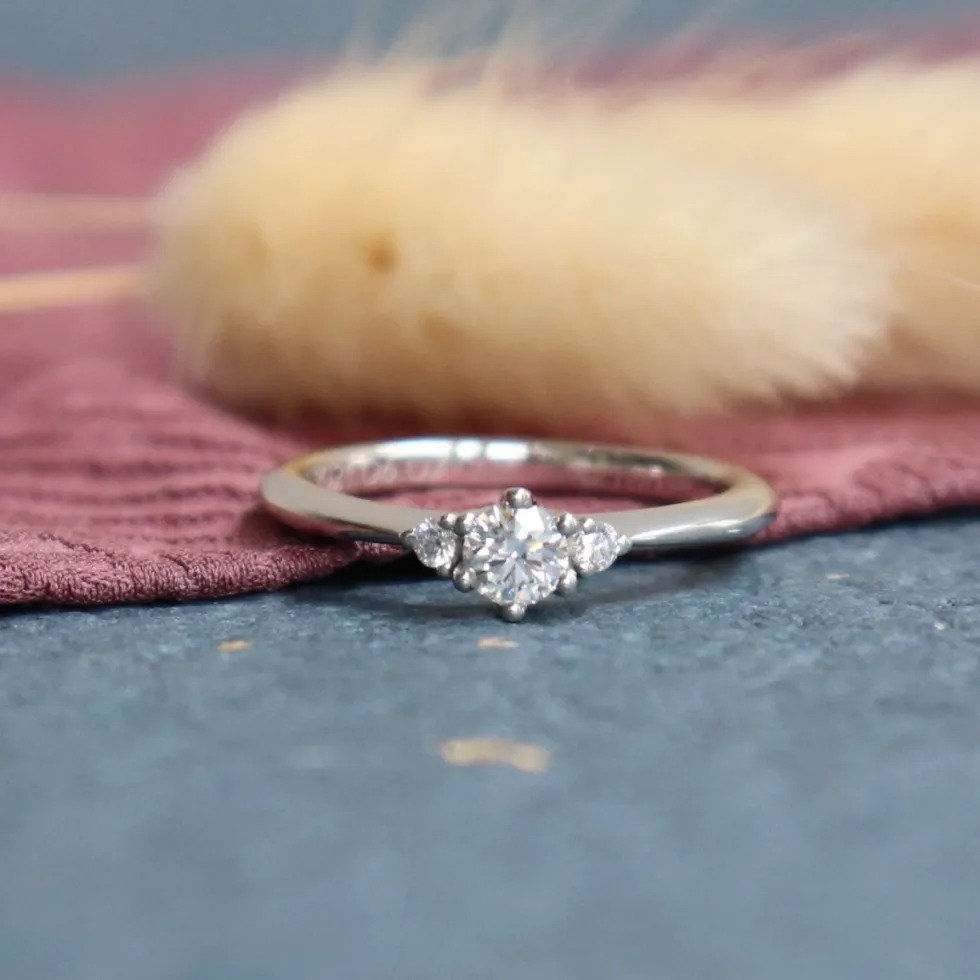 サプライズで選んだダイヤモンドでお仕立てしたプラチナの婚約指輪