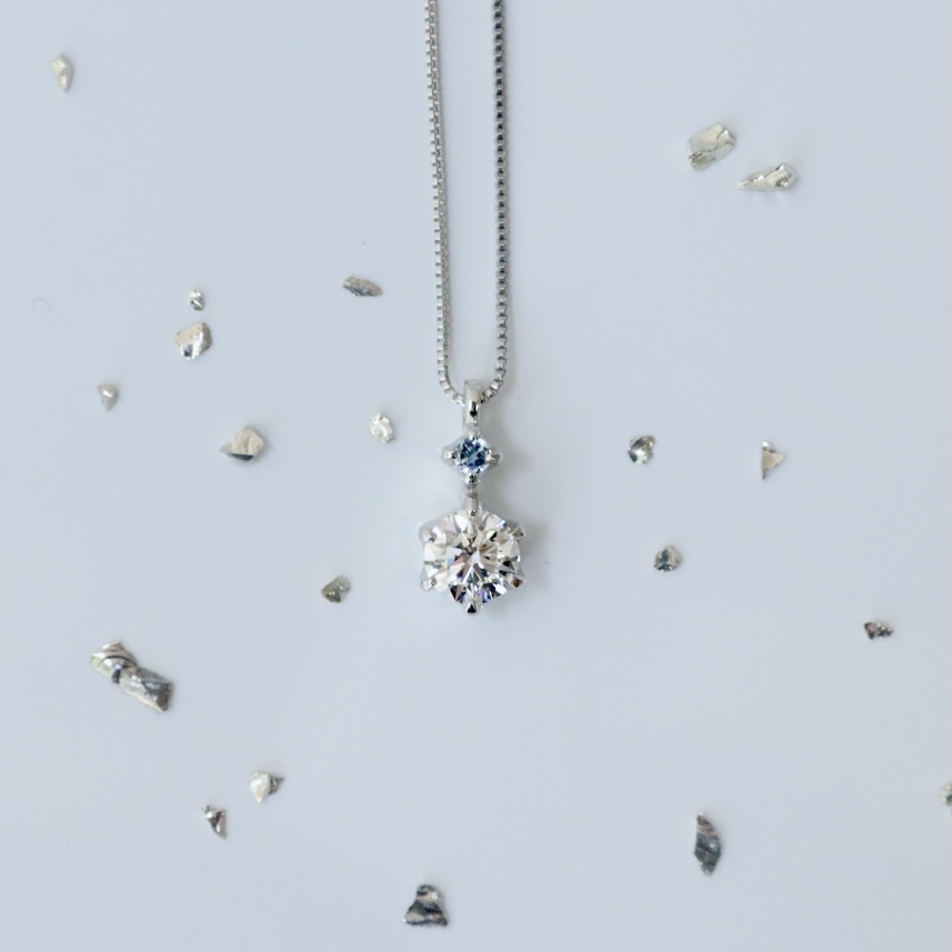 アクアマリンが優しく輝く婚約ネックレス｜鶴 (mikoto)