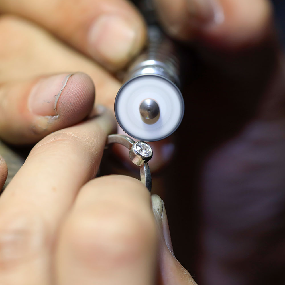 結婚指輪と婚約指輪のアレンジ内容と納品までの流れ｜鶴